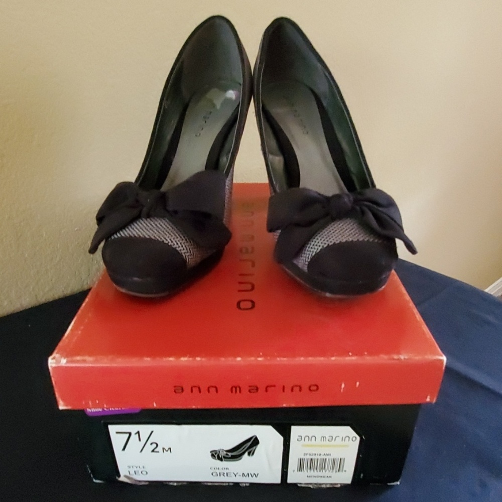 Ann Marino black and grey heels